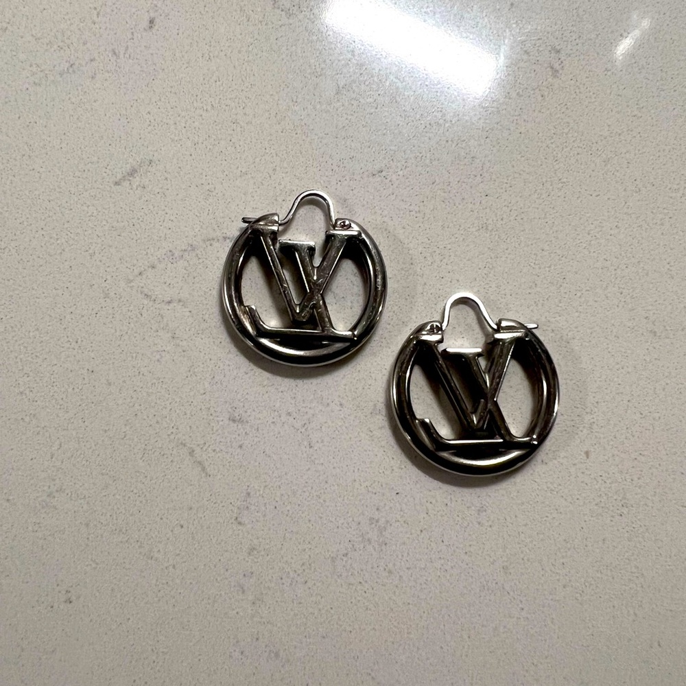 Louis Vuitton mini hoops in silver